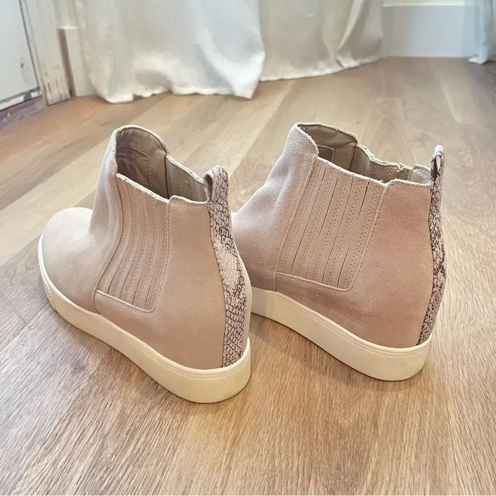 Dolce Vita Waite Suede Platform Wedge Sneaker Booties in Taupe NWT! Size 9 1/2